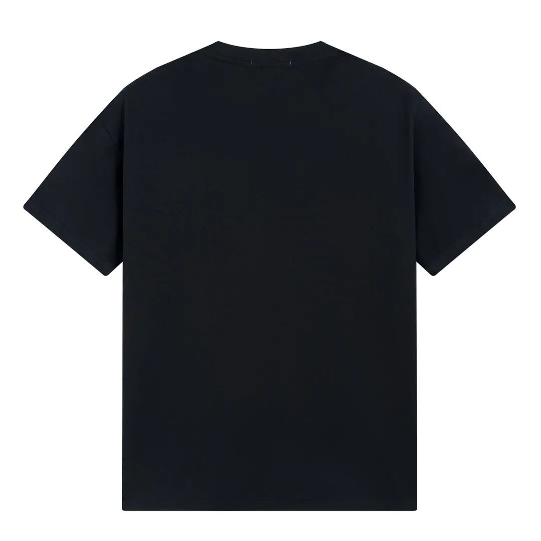 W628#P110💰 [Stone lsland/Stone Island summer new chest darts English printed pattern short-sleeved T-shirt] ⚠️[Original creation, high control of details] Made of 260 grams of combed cotton, 32-count double yarn, soft and comfortable to the touch, sweat-absorbent and breathable. -Simple basic and versatile style, original quality, the first choice for couples. -Made by a large factory, four needles and five threads on the shoulder, neat routing, high quality workmanship. -Same style for men and women. Very versatile, one piece for everyone, details are clearly visible. Color: Black White Size: M L